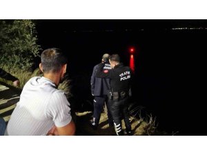 30 METRELİK FALEZLERDEN KAYALIK ALANA DÜŞEN GENÇ YAŞAMINI YİTİRDİ