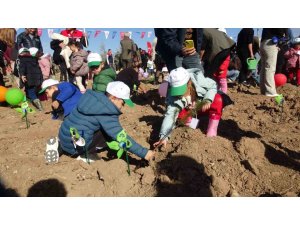 BURDUR’DA "GELECEĞE NEFES İNSANLIĞA NEFES" DİYEREK 13 BİN FİDAN TOPRAKLA BULUŞTURULDU