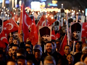 MURATPAŞA'DA BİNLERCE VATANDAŞ ATA'YA SAYGI YÜRÜYÜŞÜNDE BULUŞTU