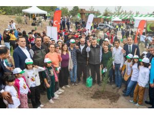 MERSİN’DE BİNLERCE FİDAN TOPRAKLA BULUŞTU