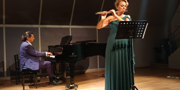 TÜRK FLÜTİST 10 KASIM'DA ATA'YI ATİNA'DA ANDI