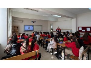 MERSİN’DE JANDARMADAN ÖĞRENCİLERE SİBER FARKINDALIK SEMİNERİ