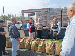İMAMOĞLU’NDA YANGINDAN ETKİLENEN ÜRETİCİLERE BUĞDAY TOHUMU DESTEĞİ