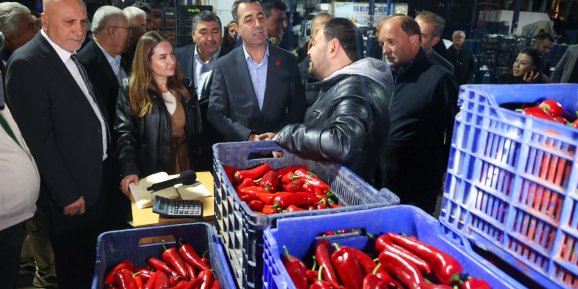 ÖZDEMİR'DEN HAL ESNAFINA ZİYARET