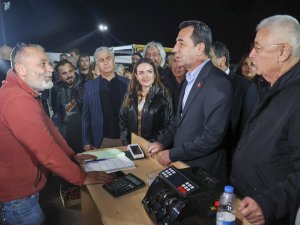 ÖZDEMİR'DEN HAL ESNAFINA ZİYARET