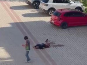 22 BIÇAK DARBESİYLE ÖLDÜRDÜ