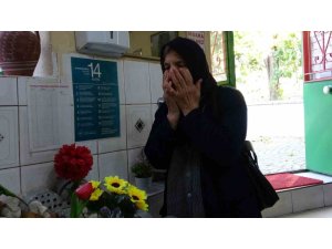 PİDE YEMEYE GELİP SALONDAKİ MEZARLIK BAŞINDA DUA EDEREK AYRILIYORLAR