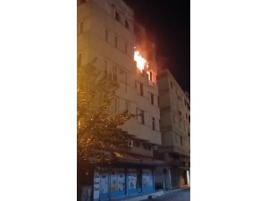 ANTALYA’DA APARTMAN DAİRESİ ALEV ALEV YANDI