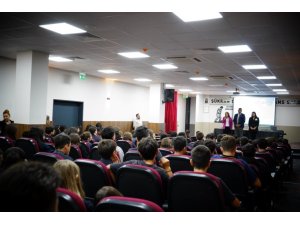 KONYAALTI BELEDİYESİ OKUL KÜTÜPHANESİNE KİTAP BAĞIŞI YAPTI