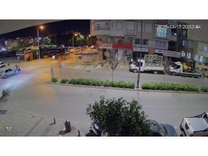 MOTOSİKLETLİ ARACIN ÜSTÜNDEN TAKLA ATARAK UÇTU