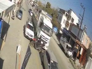 HATALAR SİLSİLESİ KAZAYI GETİRDİ, O ANLAR KAMERADA