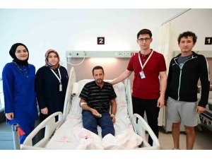 ÇEKİÇ KULLANIRKEN GÖZÜNE METAL PARÇA SAPLANDI