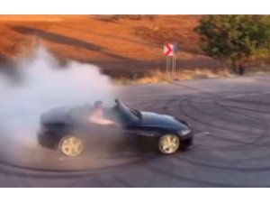 DRİFT ATTI TOZU DUMANA KATTI: O ANLARI SOSYAL MEDYADAN PAYLAŞAN SÜRÜCÜYE 48 BİN 559 TL CEZA KESİLDİ