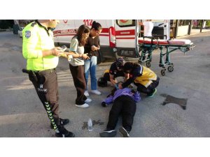 ANTALYA’DA OTOMOBİLLE ÇARPIŞAN MOTOSİKLETİN SÜRÜCÜSÜ YOLA SAVRULARAK YARALANDI