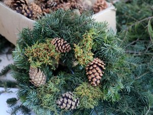 NOEL ÇELENKLERİ EKONOMİYE KATKI SAĞLIYOR