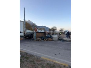 EĞİRDİR’DE İKİ TIRIN ÇARPIŞTIĞI KAZADA SÜRÜCÜLERDEN BİRİ YARALANDI