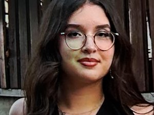 FOTOĞRAF ÇEKİMİNDEN DÖNEN ÖĞRENCİLERE OTOMOBİL ÇARPTI