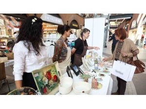 KADIN KURSİYERLER EL EMEĞİ ÜRÜNLERİNİ ÖĞRETMENLER İÇİN SERGİLEDİ