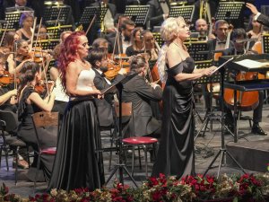 NEFES KESEN KONSERDE SALON ALKIŞLARLA ÇINLADI!