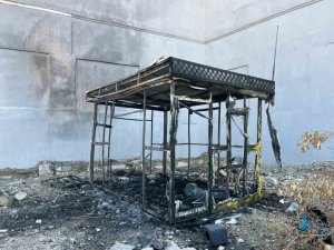 ALEVLERE TESLİM OLAN TAKSİ KULÜBESİNDEN GERİYE HURDA YIĞINI KALDI