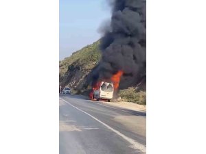 ALEVLERE TESLİM OLAN MİNİBÜS KULLANILMAZ HALE GELDİ