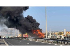 MAZOT YÜKLÜ TANKER ALEV ALEV YANDI, GÖKYÜZÜNÜ KARA DUMANLAR KAPLADI