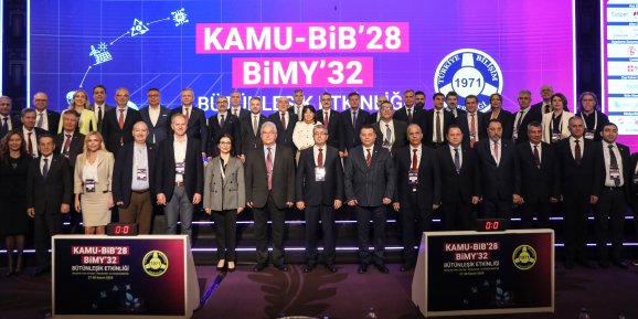 DÖNMEZ:"TÜRKİYE'YE ÖZGÜ BİR YAPAY ZEKA YASASINA İHTİYAÇ VAR"