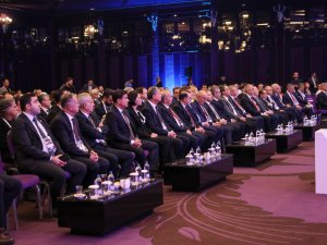 DÖNMEZ:"TÜRKİYE'YE ÖZGÜ BİR YAPAY ZEKA YASASINA İHTİYAÇ VAR"