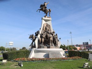 4 MİLYON ÇİÇEK TOPRAKLA BULUŞUYOR