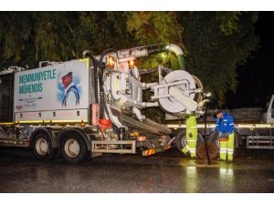 MERSİN BÜYÜKŞEHİR BELEDİYESİ VE MESKİ EKİPLERİ GECE BOYUNCA GÖREV YAPTI