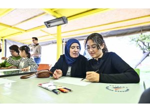 YAŞLI EVLERİ’NDE KUŞAKLAR ARASI ETKİLEŞİM ATÖLYESİ