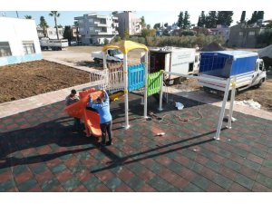 AKDENİZ’DE BİR PARK DAHA YENİLENDİ