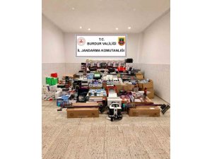 BURDUR’DA 1 MİLYON 300 BİN LİRALIK KAÇAK ÜRÜN ELE GEÇİRİLDİ: 1 GÖZALTI