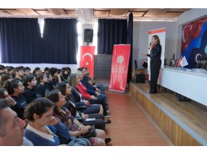 HATAY’DA ÖĞRENCİLERE DEZENFORMASYONLA MÜCADELE FARKINDALIK EĞİTİMİ VERİLDİ