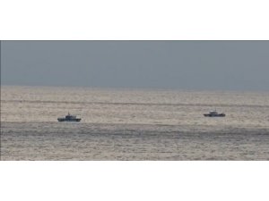 TEKNESİ DENİZDE BULUNAN KAYIP BALIKÇI 3 GÜNDÜR AKDENİZ’DE ARANIYOR