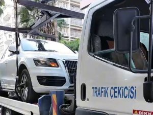 ADANA’DA ENGELLİ PARK YERLERİNE ARAÇLARINI KOYAN SÜRÜCÜLERE CEZA KESİLDİ