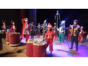 MEHTERANDA KÖSÜ DÜŞMANA VURUR GİBİ VURAN GENÇ SOSYAL MEDYAYI SALLADI