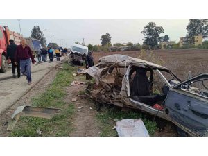 MİNİBÜSLE ÇARPIŞARAK HURDAYA DÖNEN TOFAŞ’TAKİ 2 KİŞİ YARALANDI