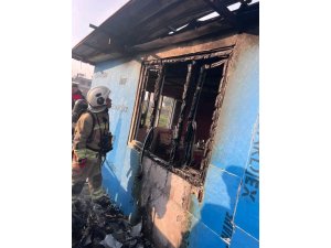 ANTAKYA’DA MÜSTAKİL EV YANDI