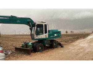 DSİ’YE AİT KEPÇE İLE DEFİNE ARANDIĞI İDDİASINI BÖLGEDE BULUNAN SİGARA İZMARİTİNİN DNA ÖRNEKLERİ AYDINLATACAK