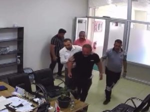 BELEDİYE ÖNÜNDE KENDİSİNİ ATEŞE VERMİŞTİ: OLAYIN KAMERA GÖRÜNTÜLERİ ORTAYA ÇIKTI