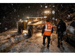 MERSİN BÜYÜKŞEHİR BELEDİYESİ, KAR YAĞIŞINA KARŞI 13 İLÇEDE 7/24 TEYAKKUZDA