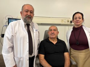 TÜKÜRÜK BEZİNDEN ÇIKAN TAŞLARI SAKLIYOR