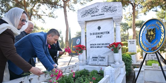DR. BURHANETTİN ONAT KABRİ BAŞINDA ANILDI