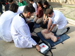 AÜ'DE YAŞAM KURTARAN EĞİTİM