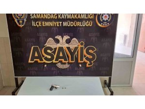 POLİS SİLAHLA ÇEVREYE KORKU SALAN ŞAHSI 100 KAMERAYI İNCELEYEREK YAKALADI