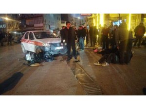 ISPARTA’DA OTOMOBİLLE MOTOSİKLET ÇARPIŞTI: 2 YARALI