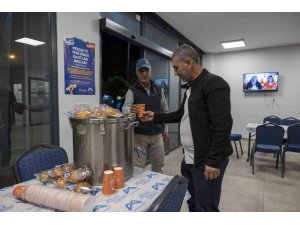 MERSİN’DE EMEKÇİLERE ÜCRETSİZ ÇORBA