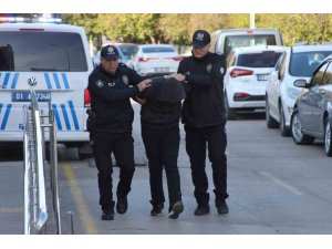 OTOBÜS ŞOFÖRÜYLE MOTOSİKLETLİ KADIN BİRBİRİNE GİRDİ: SÜRÜCÜ ADLİYEYE SEVK EDİLDİ