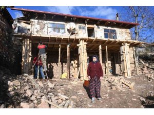 ISPARTA’DA YAŞLI KADININ 70 YILLIK EVİ DAHA GÜVENLİ BİR YUVAYA DÖNÜŞTÜRÜLDÜ